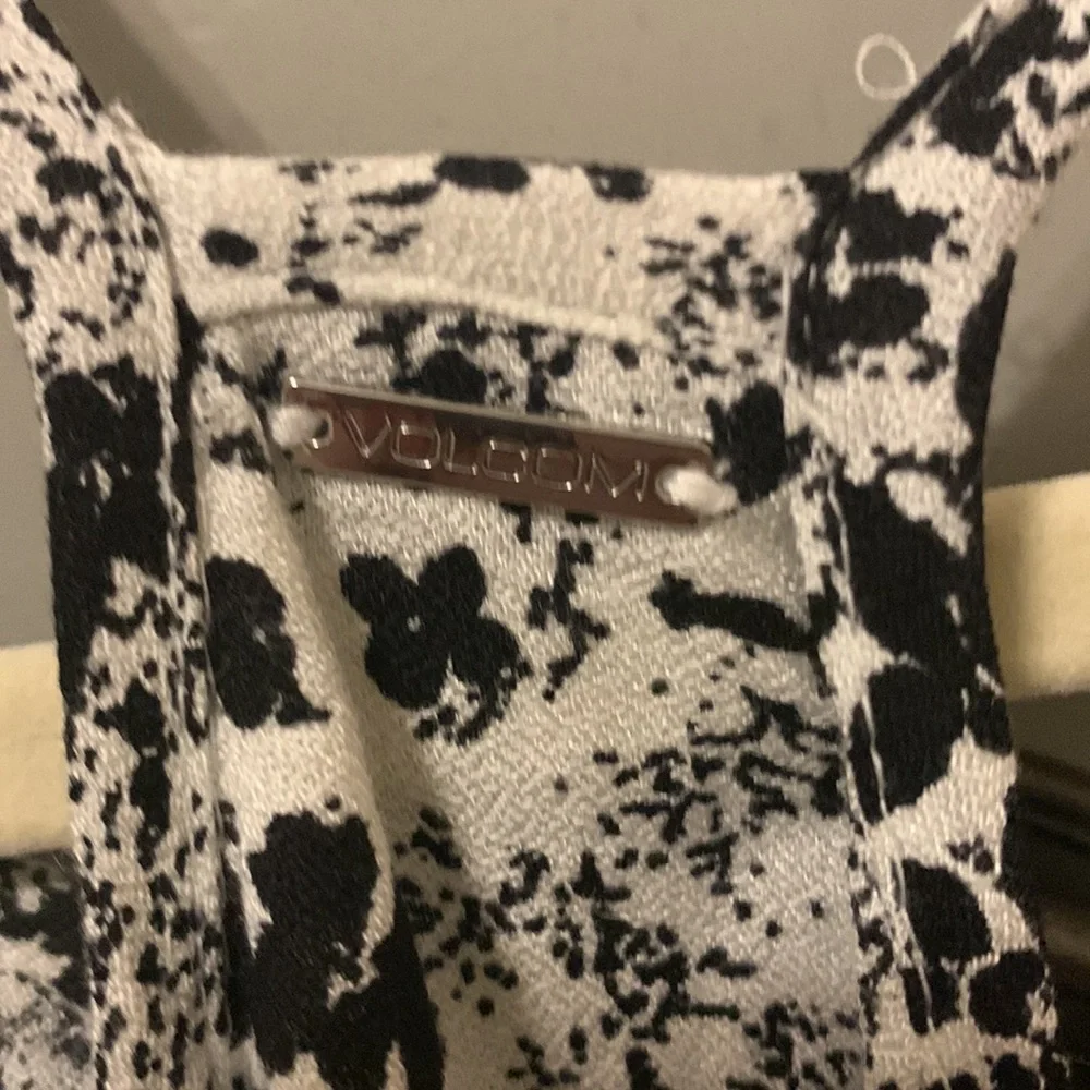 Volcom Tank - Picture 6 of 6